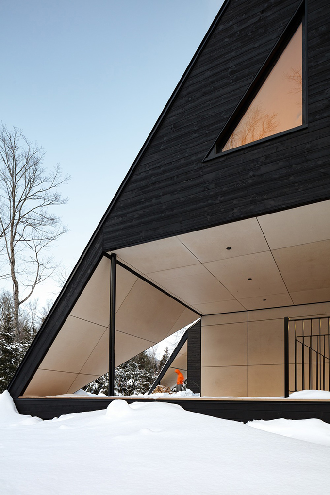 Cabin A by Bourgeois / Lechasseur architectes