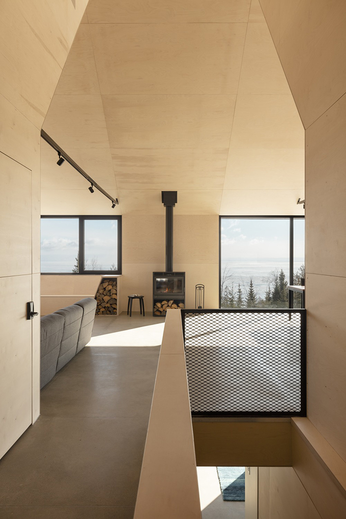 Cabin A by Bourgeois / Lechasseur architectes