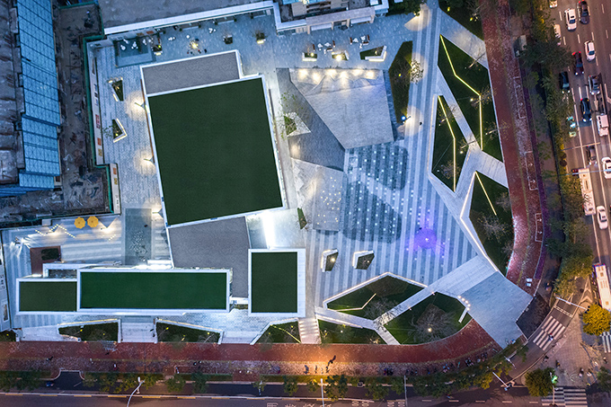 Fuzhou Vanke Golden Field of International Reception Center by WATERFROM DESIGN