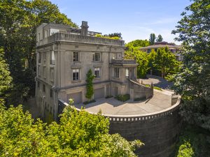 Harvard-Belmont Residence by Stuart Silk Architects