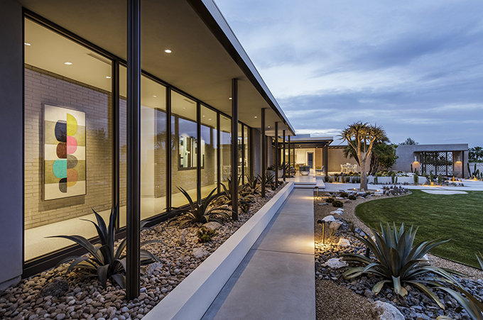 Thunderbird Heights Residence by Stuart Silk Architects