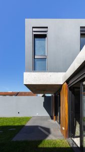 Torres House by Moirë Arquitectos