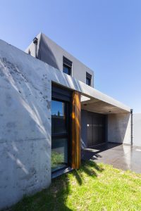 Torres House by Moirë Arquitectos