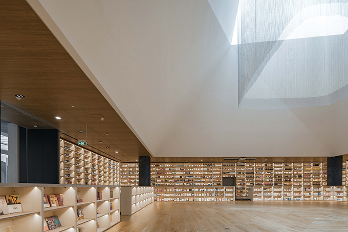 Fengdong E Pang Bookstore by Gonverge Interior Design