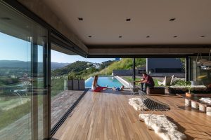HOUSE Hidden in the Scenery by Bender Freiberg Arquitectos