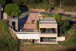 HOUSE Hidden in the Scenery by Bender Freiberg Arquitectos