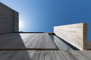 HOUSE IN VILLLA ALLENDE by Santiago Viale