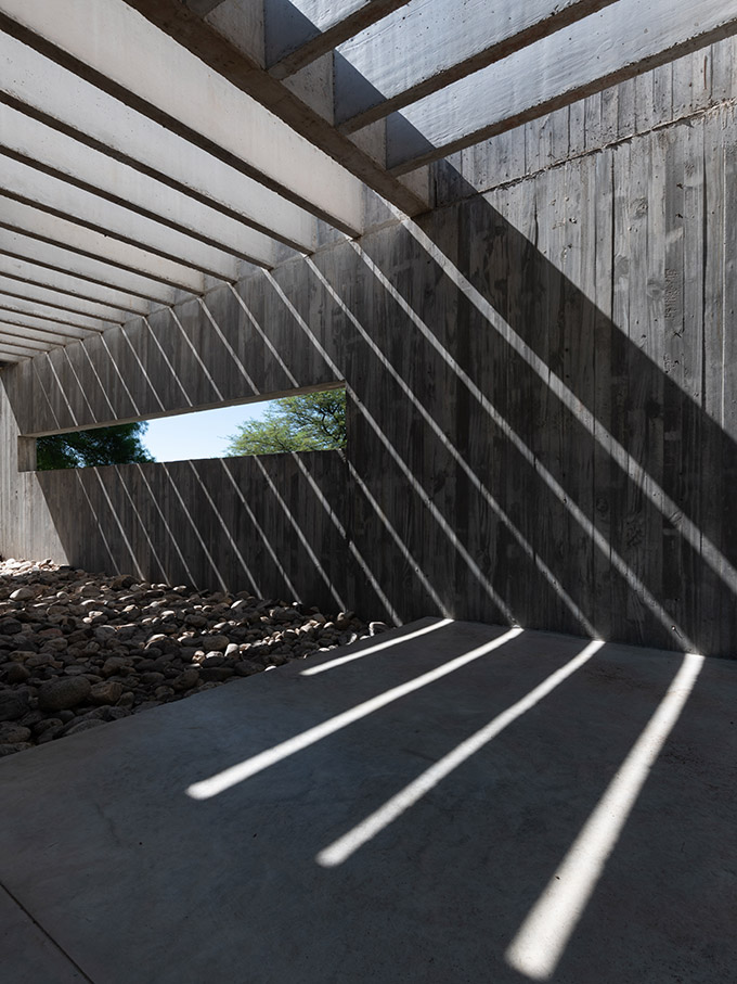HOUSE IN VILLLA ALLENDE by Santiago Viale