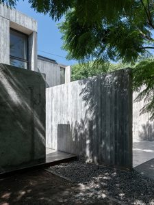 HOUSE IN VILLLA ALLENDE by Santiago Viale