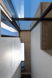 HOUSE IN VILLLA ALLENDE by Santiago Viale