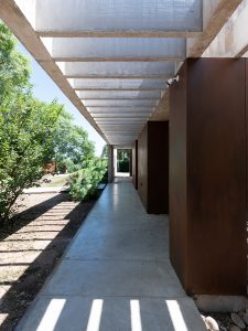 HOUSE IN VILLLA ALLENDE by Santiago Viale