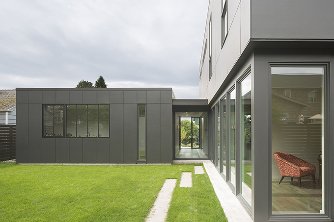 Magnolia Modern Residence by Rerucha Studio