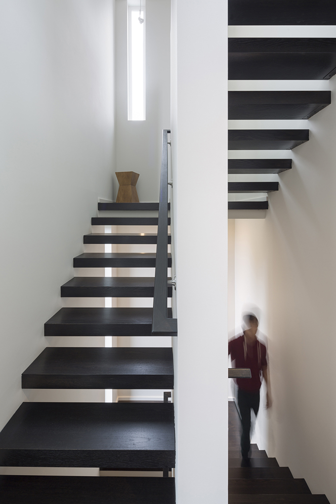 Magnolia Modern Residence by Rerucha Studio