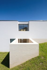 Touguinha House by Raulino Silva Architect