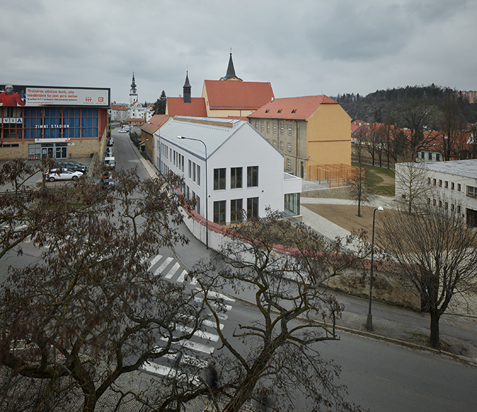 Gymnasium in a former Capuchin monastery by Atelier Tišnovka