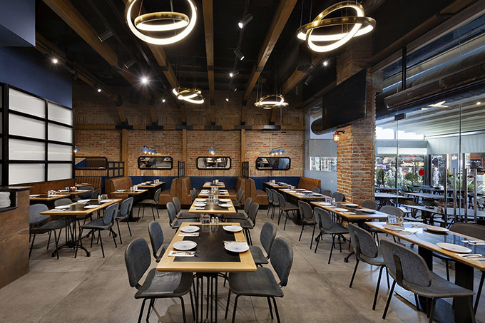 Toro Restaurant by Dana Shaked