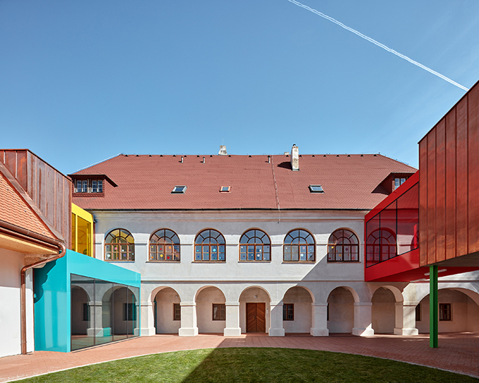 Elementary School Vřesovice by Public Atelier and FUUZE