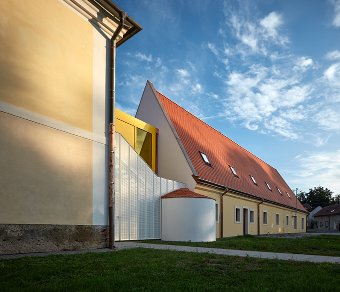 Elementary School Vřesovice by Public Atelier and FUUZE
