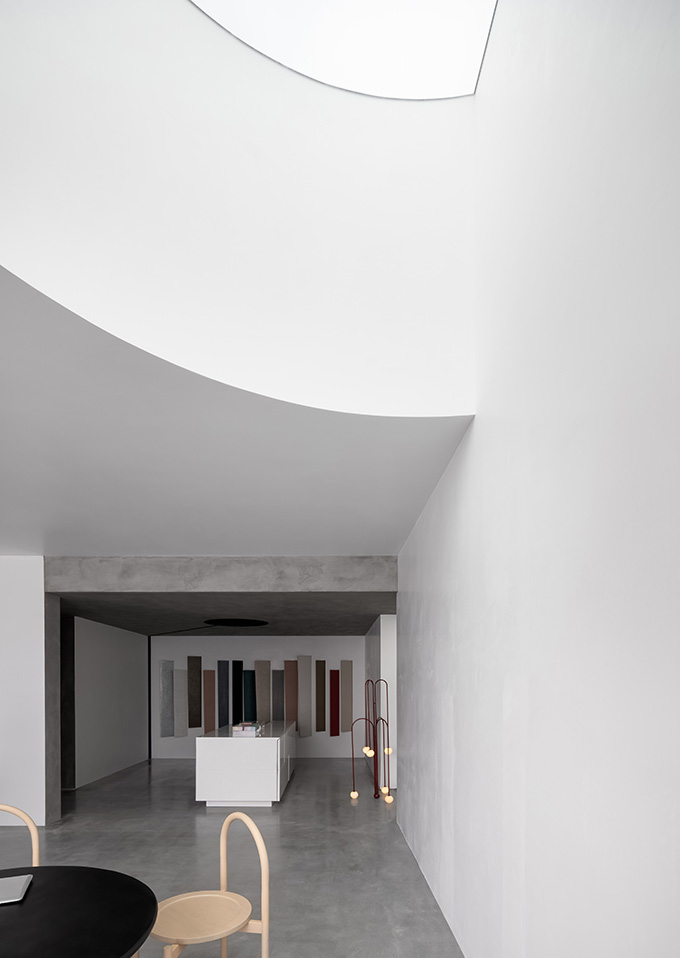 Fusion • Danilo Paint Showroom by JINGU PHONENIX SPACE PLANNING ORGANIZATION