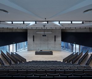 New Lecture Center VŠPJ by Qarta architektura