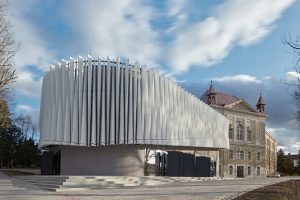 New Lecture Center VŠPJ by Qarta architektura