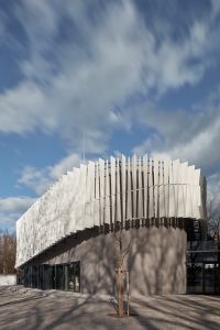 New Lecture Center VŠPJ by Qarta architektura