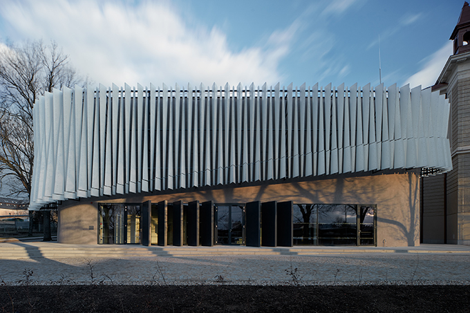 New Lecture Center VŠPJ by Qarta architektura