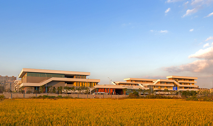 Ningbo Hanvos School by DC Alliance