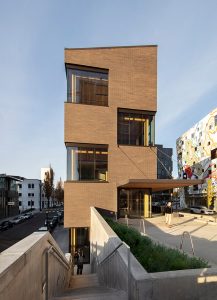 Sideyard by Skylab Architecture