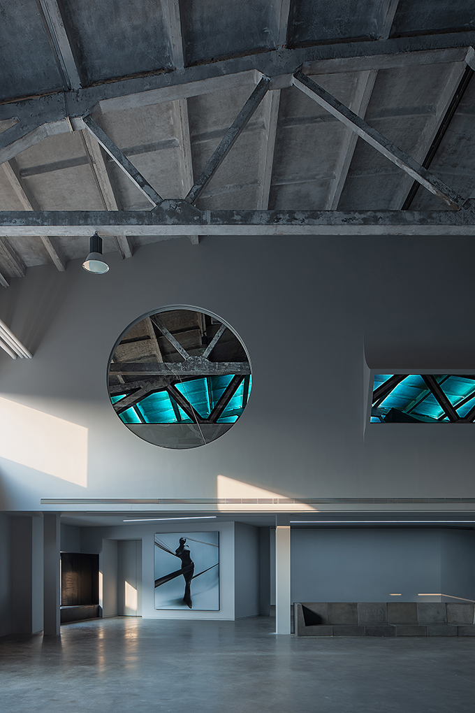 UTTER SPACE by CUN Design