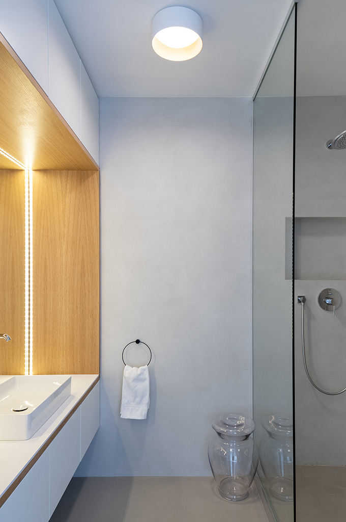 Attic Apartment by Komon Architects