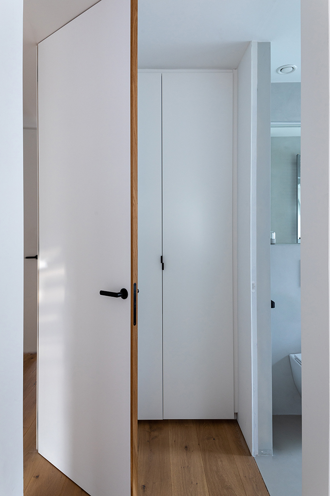 Attic Apartment by Komon Architects