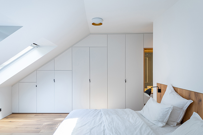 Attic Apartment by Komon Architects