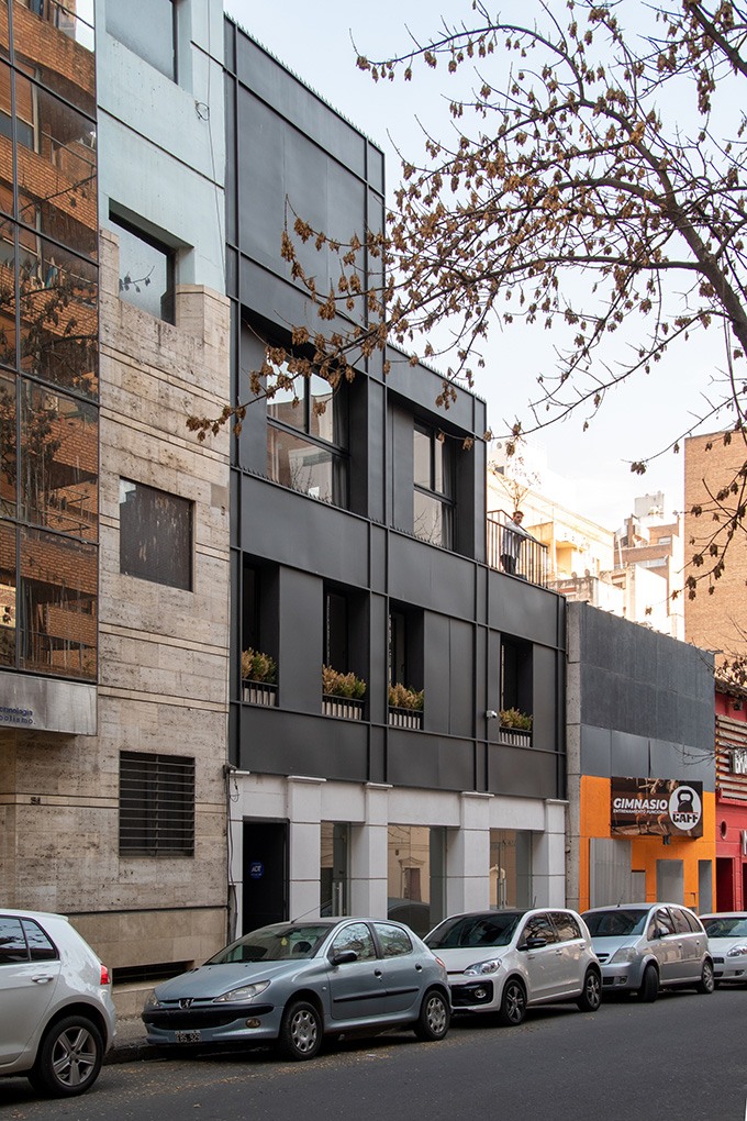 Oficinas Larrañaga 92 by PSV Arquitectura