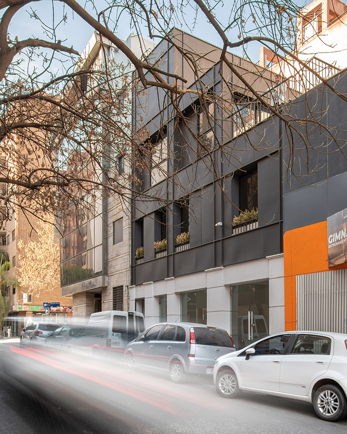 Oficinas Larrañaga 92 by PSV Arquitectura