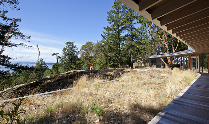 Suncrest by Heliotrope Architects