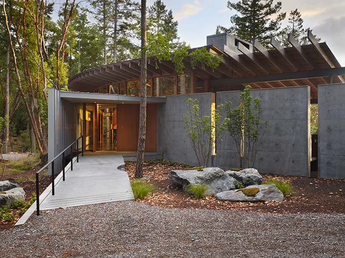 Suncrest by Heliotrope Architects