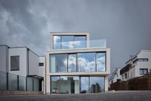 Villa in Perchtoldsdorf by Jan Proksa