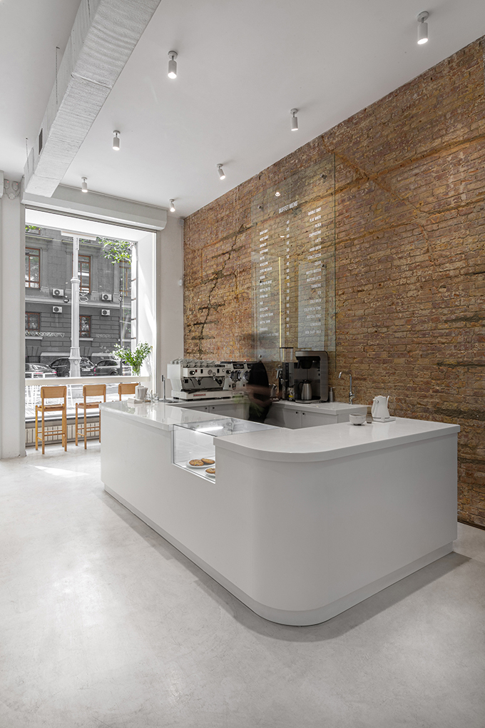 TTSWTRS Showroom by aisel architects