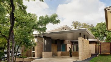 The Courtyard House by Mark Odom Studio