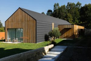 Santo Tirso House by Hous3 Arquitectura