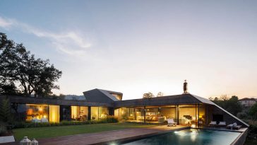 Cork Oak House by Hugo Pereira Arquitectos