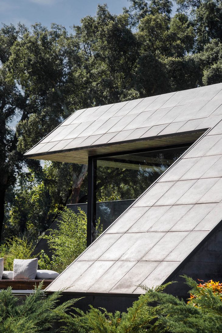 Cork Oak House by Hugo Pereira Arquitectos