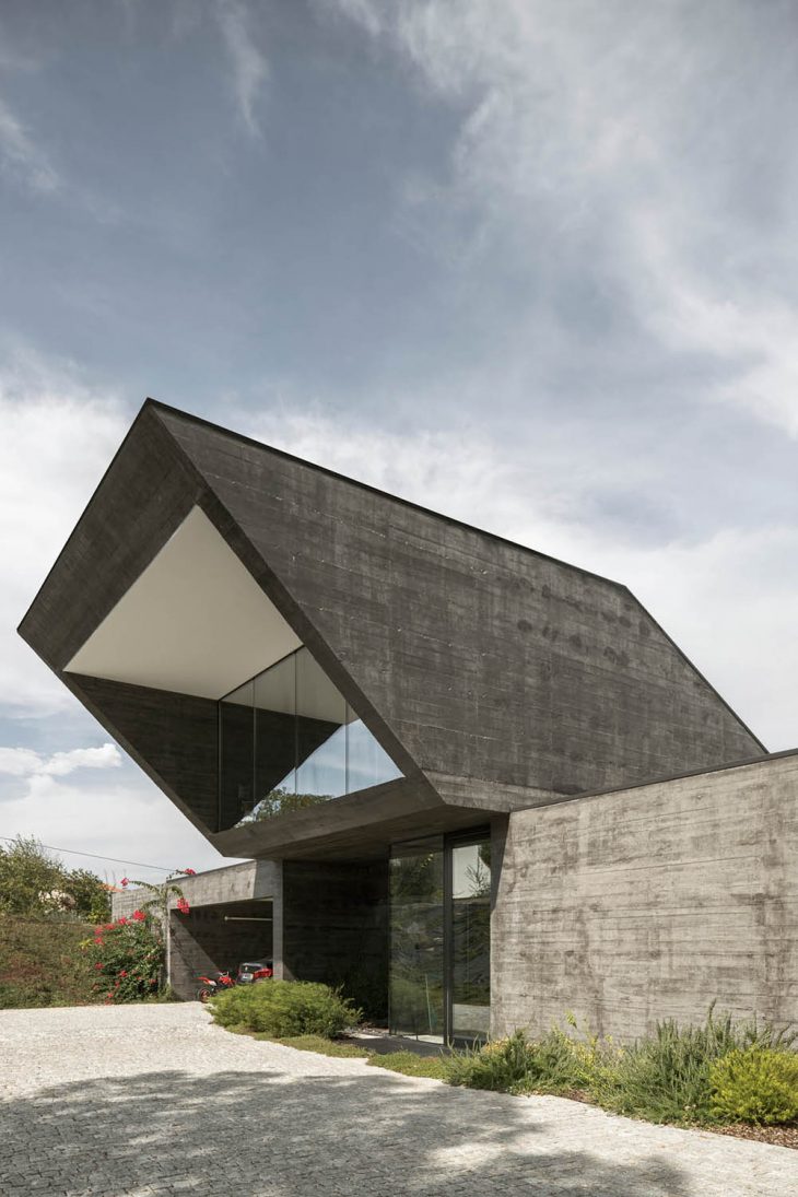 Cork Oak House by Hugo Pereira Arquitectos