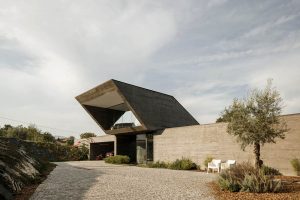 Cork Oak House by Hugo Pereira Arquitectos