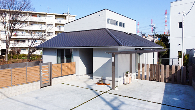 Takatuki House by ALTS DESIGN OFFICE