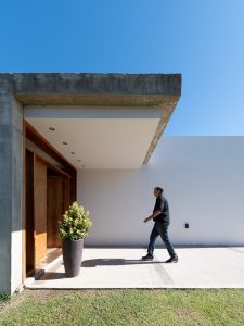 Vivienda Unifamiliar en Villa Allende by MZ Arquitectos