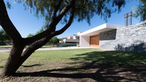 Vivienda Unifamiliar en Villa Allende by MZ Arquitectos