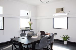 4 Tricks to Make Your Office Look More Spacious