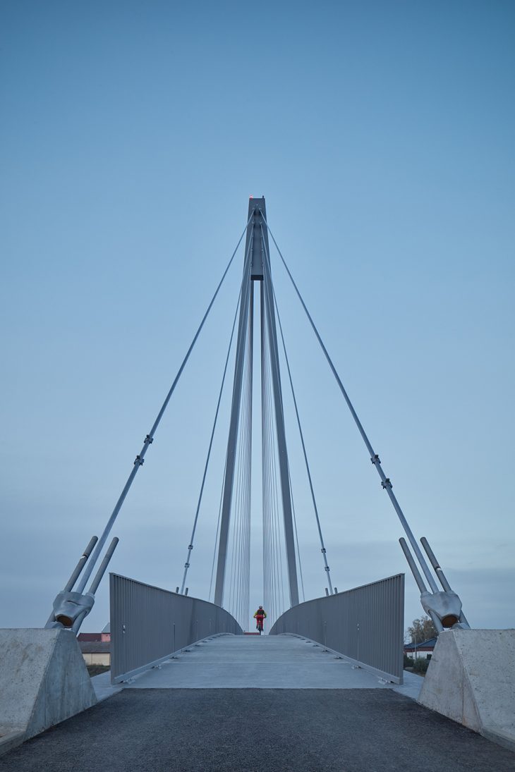 Footbridge in Lužec nad Vltavou by Petr Tej, Marek Blank and Jan Mourek